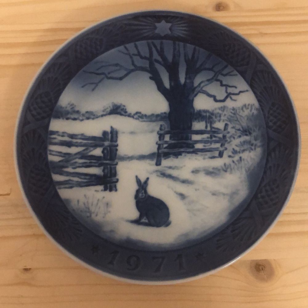 Royal Copenhagen Christmas plate 1971‎ Hare in Winter EUC
